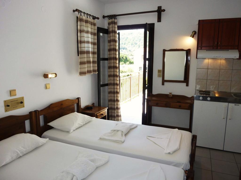 Golden Sun Hotel Кокари Стая снимка